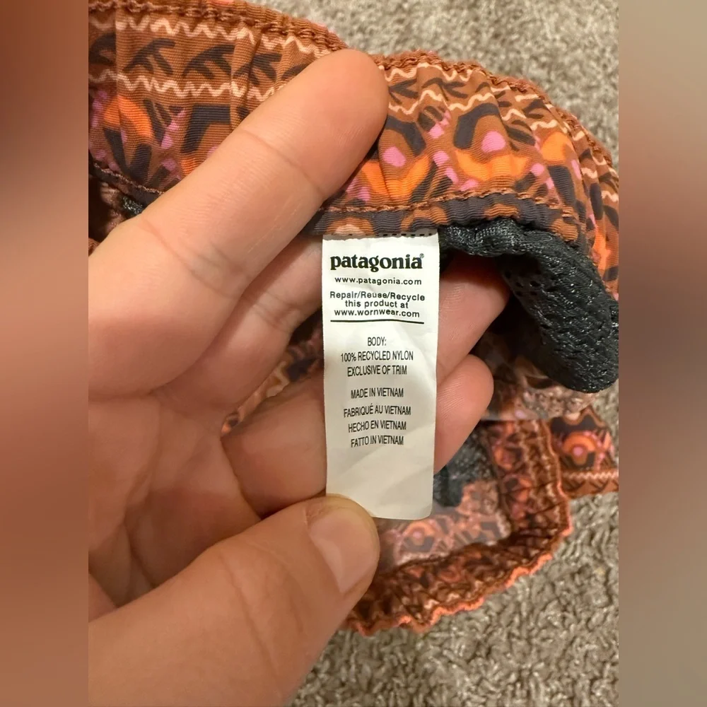 Patagonia Women’s Barely Baggies Shorts Aztec Print , size M - Picture 3 of 10